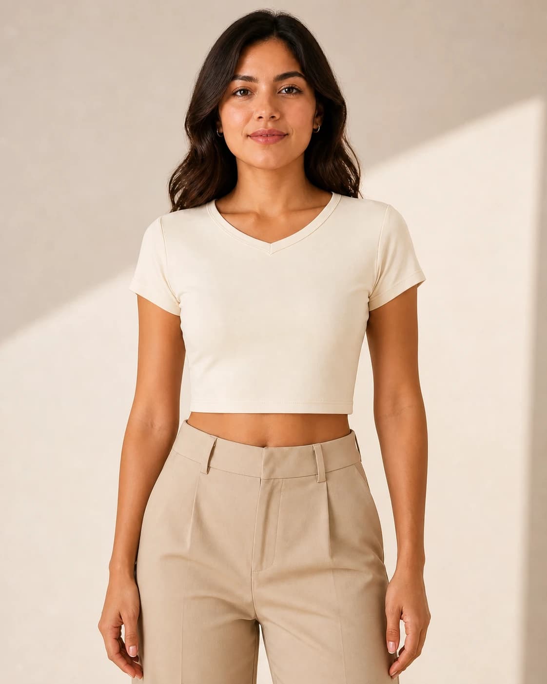 Top crop escote suave, color Beige, vista frontal